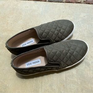 Steve Madden green fabric slip ons size 7